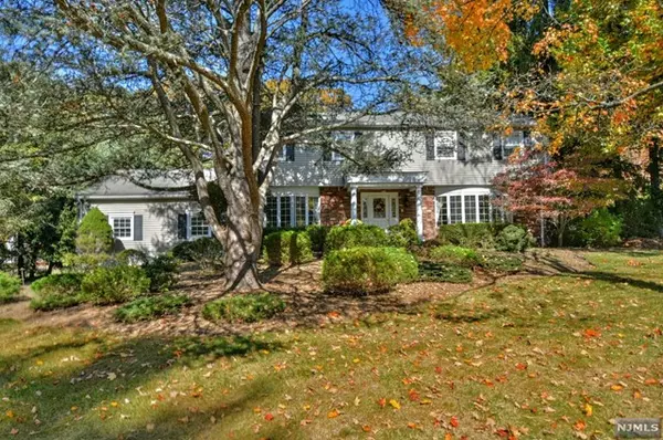 23 Fox Hill RD, Upper Saddle River, NJ 07458