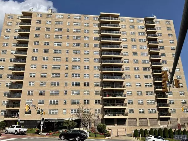 Guttenberg, NJ 07093,7100 Boulevard East  # 14D