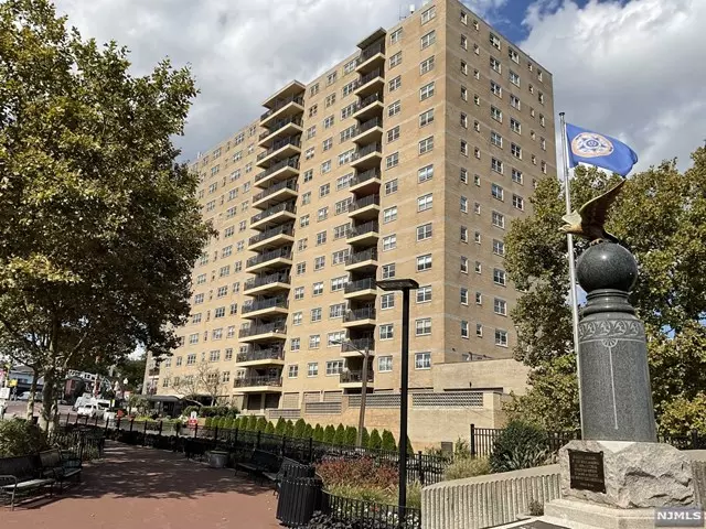 Guttenberg, NJ 07093,7100 Boulevard East  # 14D