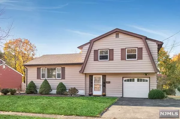 33 Crescent RD, Wanaque, NJ 07465