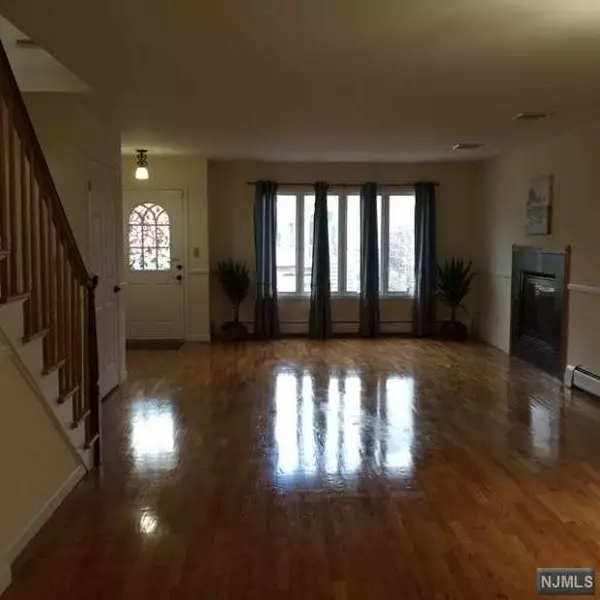 Palisades Park, NJ 07650,312B E Harriet AVE #B