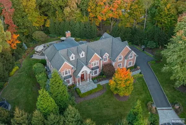 8 W Slope CT, Upper Saddle River, NJ 07458