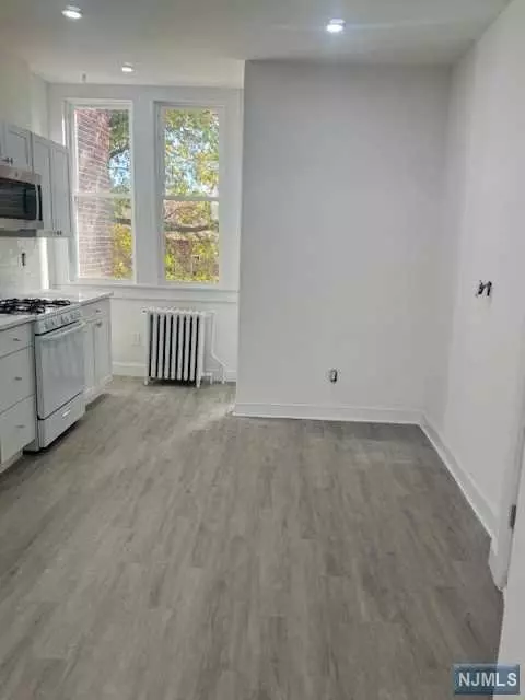 North Bergen, NJ 07047,9050 Palisade PLZ #3