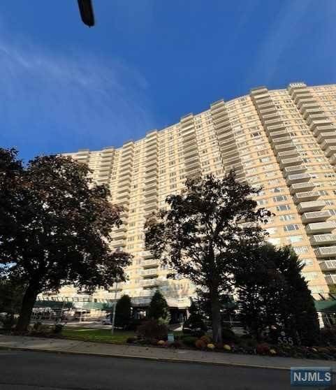 555 North AVE # 18L, Fort Lee, NJ 07024