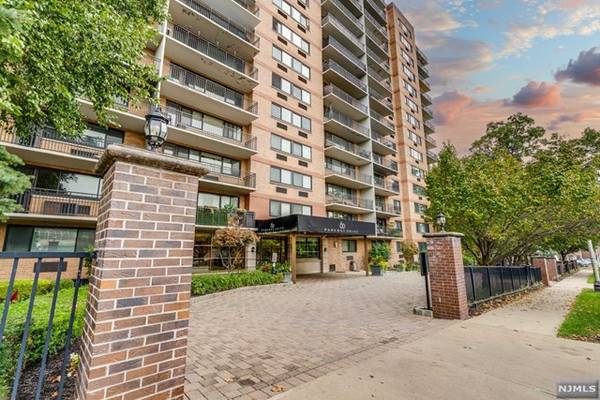 60 Parkway Dr East  #14C, East Orange, NJ 07017