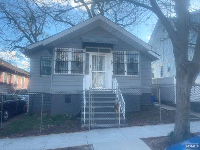 242-244 Keer AVE, Newark, NJ 07112