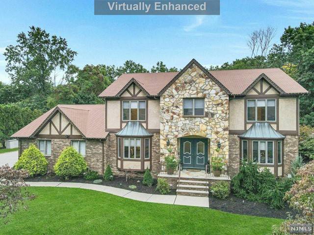 318 Camelot CT, Wyckoff, NJ 07481