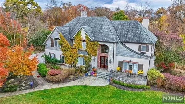 10 Stone Meadows LN, Mahwah, NJ 07430