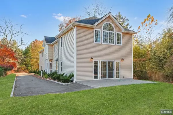 48 Old Tappan RD, Old Tappan, NJ 07675