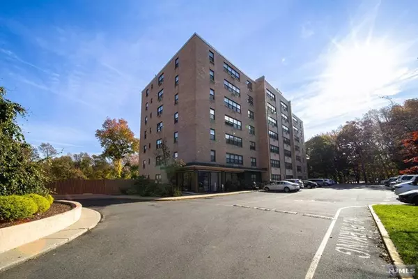 2348 Linwood AVE # 1O, Fort Lee, NJ 07024