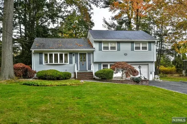 Glen Rock, NJ 07452,21 Manor CT