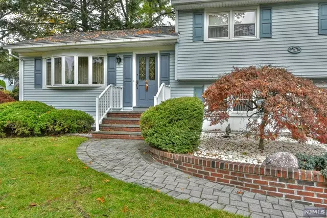 Glen Rock, NJ 07452,21 Manor CT