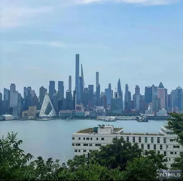 Weehawken, NJ 07086,941-943 Boulevard East  #3A