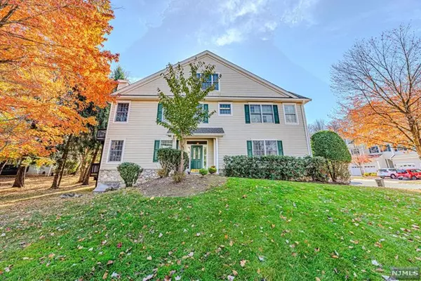 38 Woods Edge RD, Old Tappan, NJ 07675