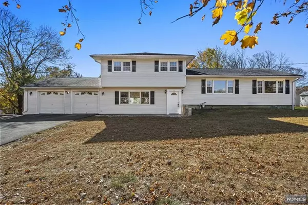 6 Golf Course RD, Roxbury Township, NJ 07876