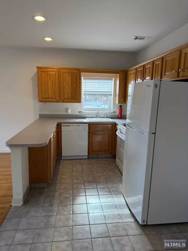 Carlstadt, NJ 07072,308 Hackensack ST #2