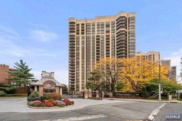 900 Palisade AVE #2304, Fort Lee, NJ 07024