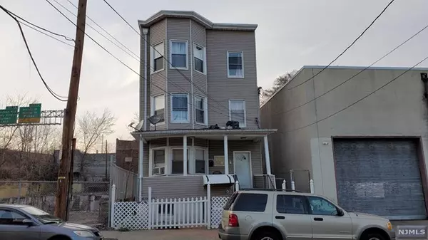 84 Washington PL, Passaic, NJ 07055