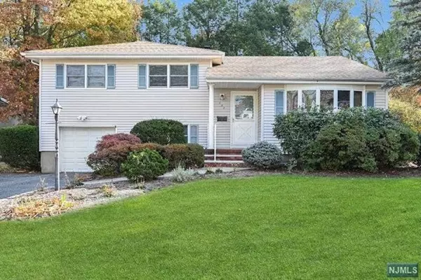 382 Harrison ST, Paramus, NJ 07652