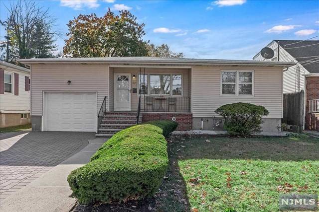 20-22 Trotters LN, Elizabeth, NJ 07208