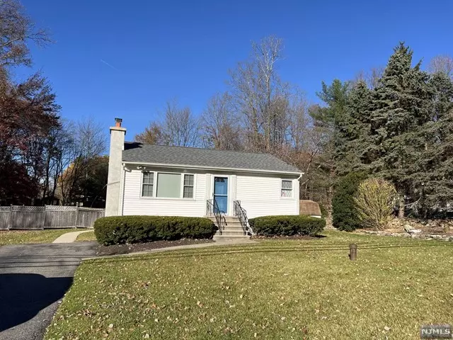 20 Schofield RD, West Milford, NJ 07480