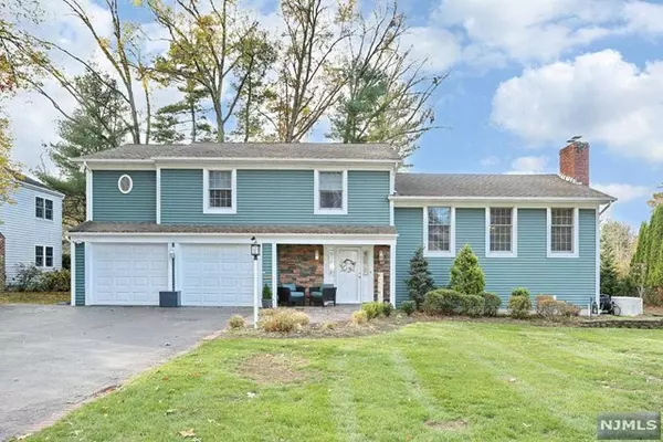 53 Balfour LN, Ramsey, NJ 07446