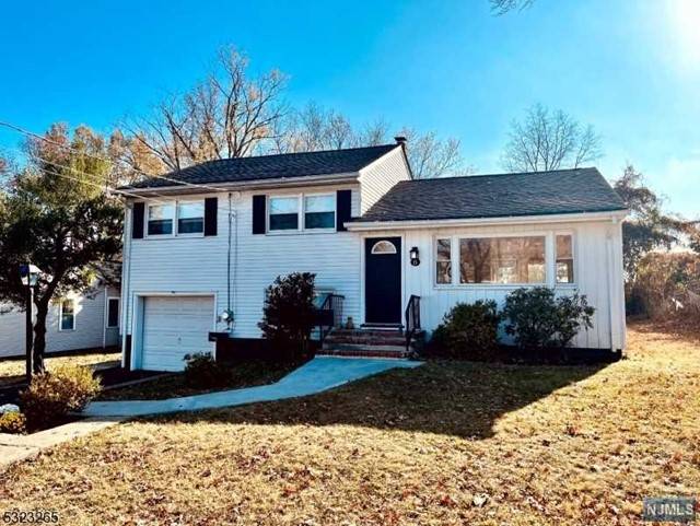 15 Fairfax DR, Livingston, NJ 07039