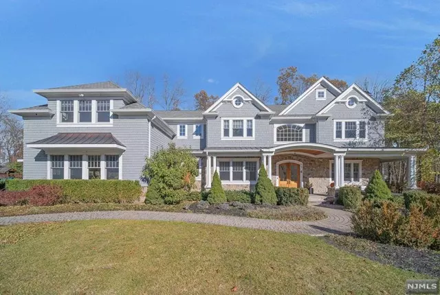 Saddle River, NJ 07458,3 Bridle WAY