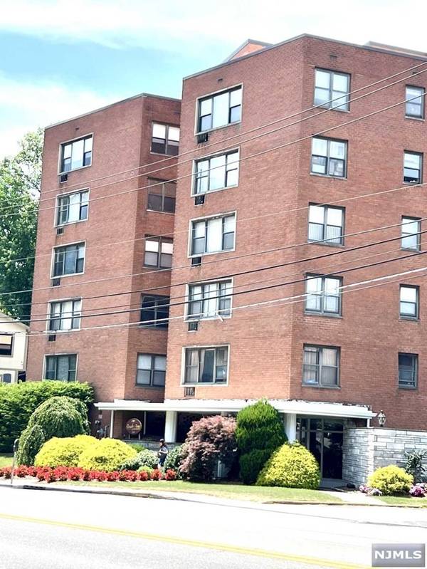 1541 Lemoine AVE # 2C, Fort Lee, NJ 07024