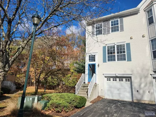 1155 Chedworth CIR, Mahwah, NJ 07430