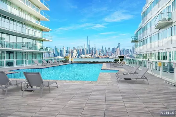 Weehawken, NJ 07086,800 Avenue Port Imp  # 318