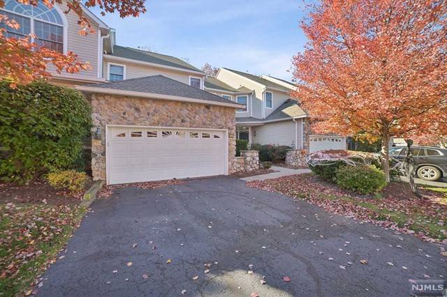 95 Winged Foot DR, Livingston, NJ 07039