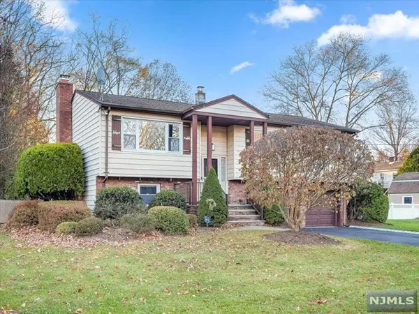 42 Karen DR, Mahwah, NJ 07430