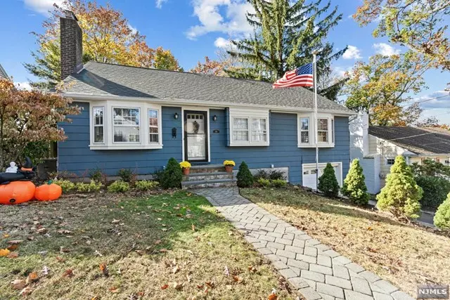 66 Elmwood TER, West Caldwell, NJ 07006