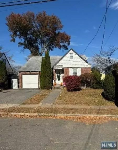 39 Brewster PL, Bergenfield, NJ 07621