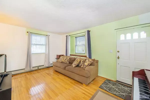 Bergenfield, NJ 07621,80 Bogert PL