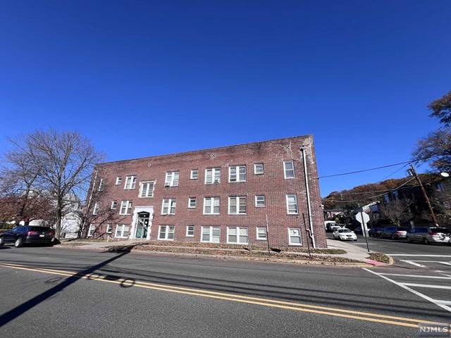 61 E Edsall BLVD #A2, Palisades Park, NJ 07650