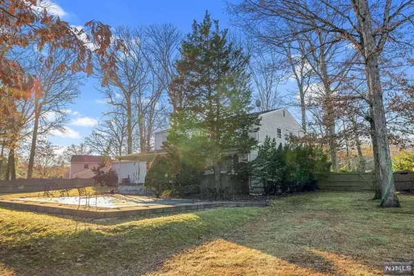 Par-troy Hills Twp., NJ 07054,11 Camelot WAY