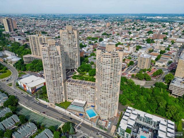 7002 Boulevard East  # 8C, Guttenberg, NJ 07093