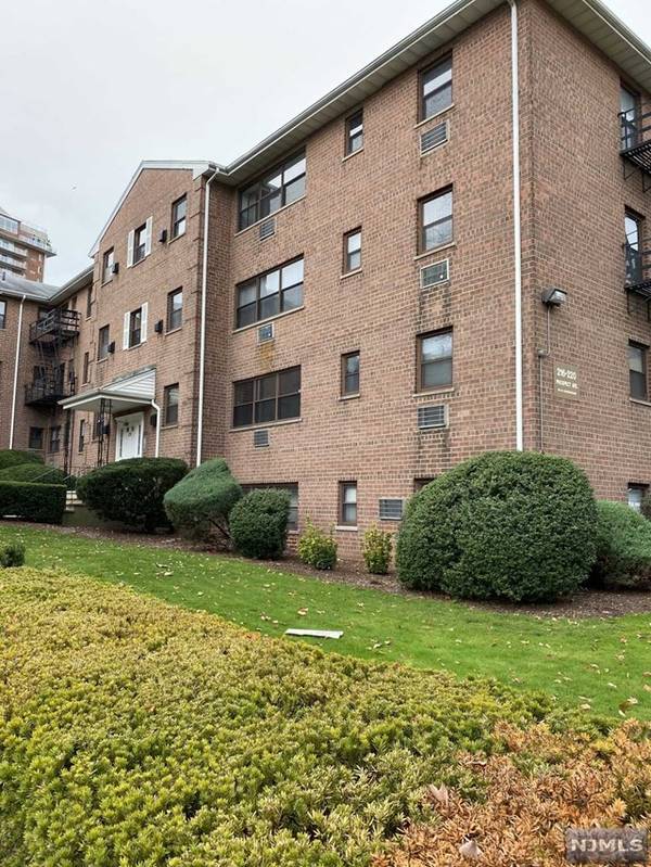 220 Prospect AVE #4C, Hackensack, NJ 07601