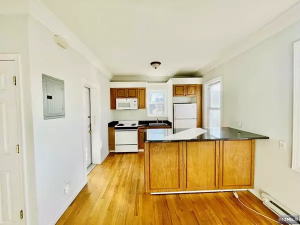 Rutherford, NJ 07070,229 Orient WAY #6