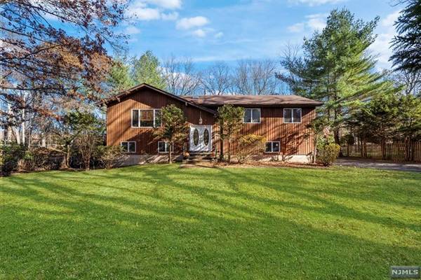 87 Harrington AVE, Closter, NJ 07624