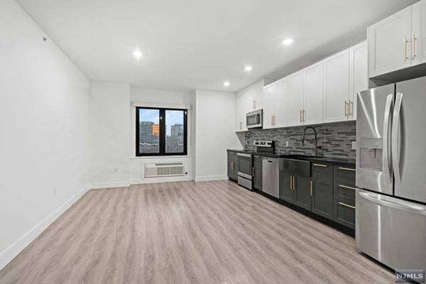 211 Baldwin AVE #606, Jersey City, NJ 07306