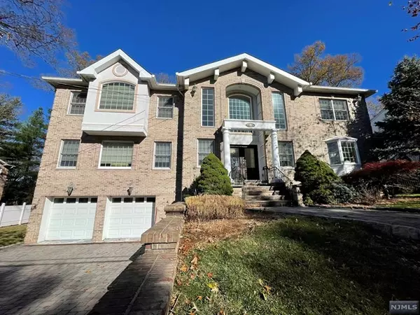 8 Glenwood AVE, Demarest, NJ 07627