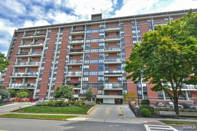 4 Horizon RD # 601, Fort Lee, NJ 07024