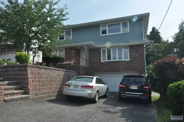 Palisades Park, NJ 07650,342 E Homestead AVE