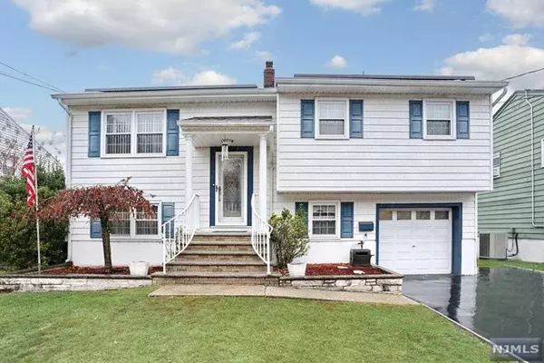 13 Lamker CT, Little Ferry, NJ 07643