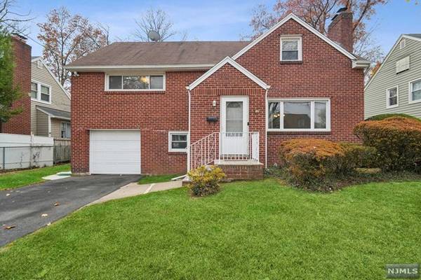 80 Howland AVE, Teaneck, NJ 07666