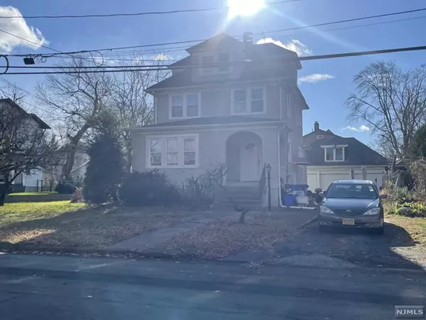 Tenafly, NJ 07670,18 Prospect TER