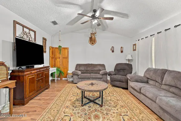 205 E Paloma ST, Nahunta, GA 31553